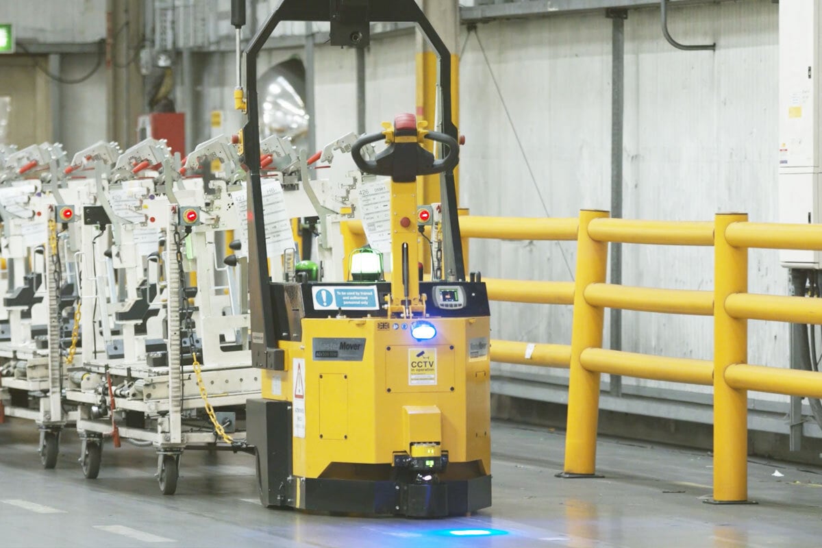 Automated guided vehicle warehouse fashion